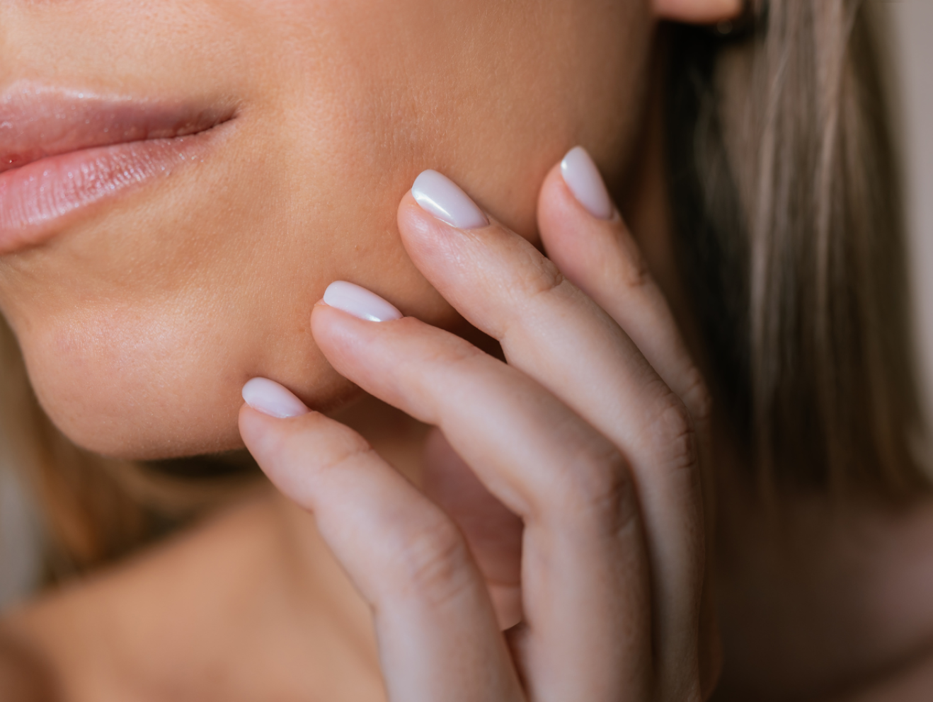 Huile de ricin pour les ongles et la peau : fortifiant naturel efficace ?