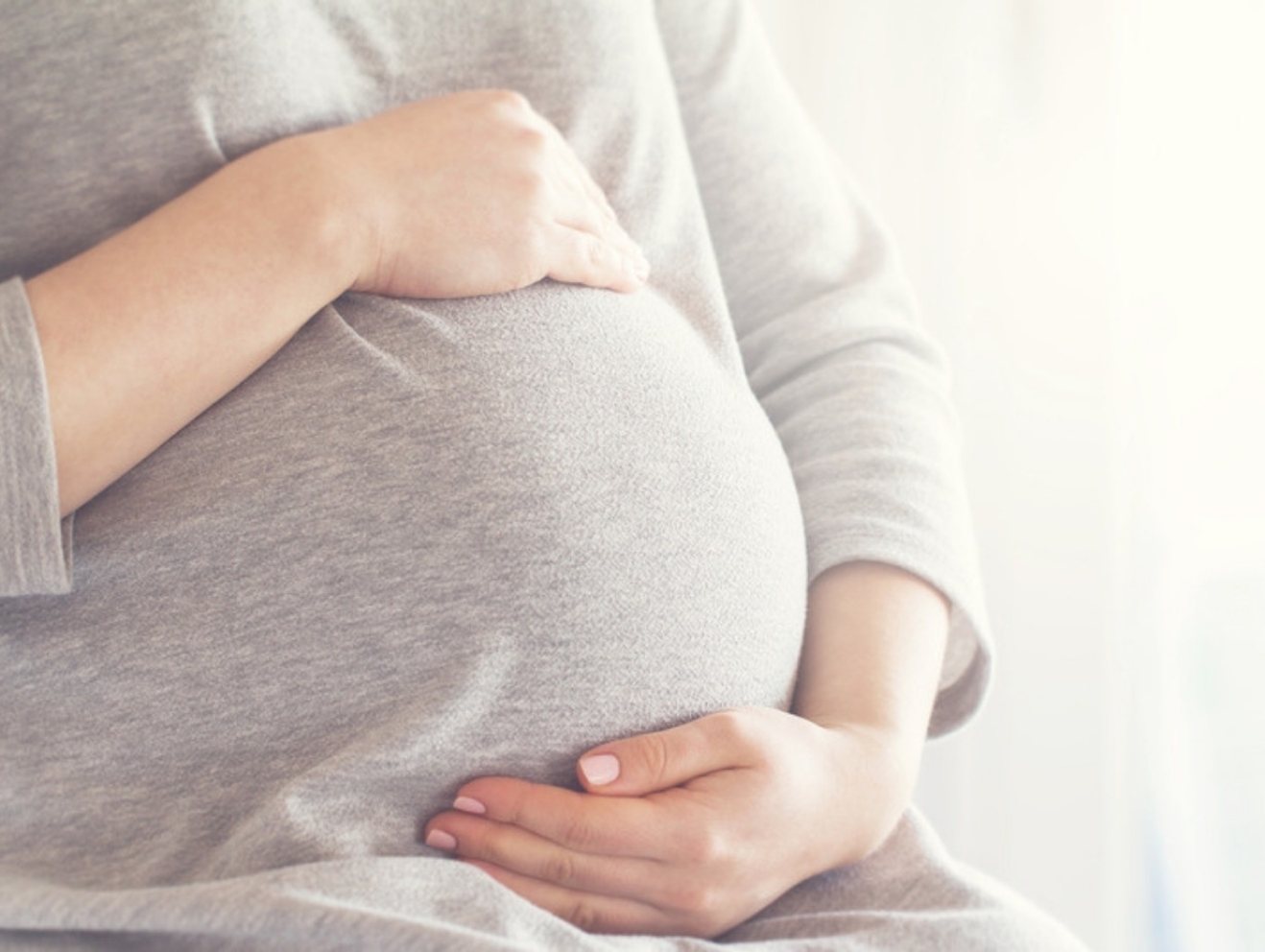 Quelle huile végétale pour les vergetures ? Le guide pour garder une peau souple