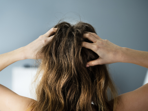 Quelle huile végétale bio pour cheveux secs ? Les meilleures huiles naturelles pour nourrir et réparer les cheveux 
